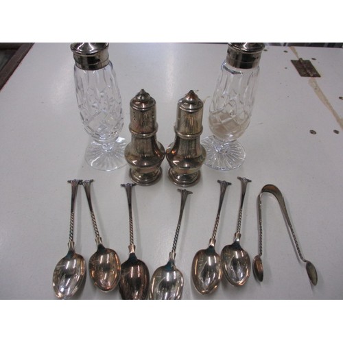 139 - A parcel of silver items and a glass cruet with plated mounts, approx. silver weight 140g, all in us... 