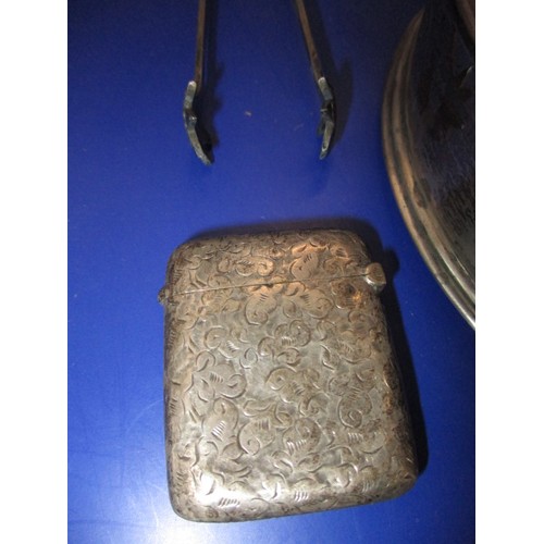 143 - A parcel of sterling silver items, to include a cased set of spoons, approx. weight 178.5g and a pai... 