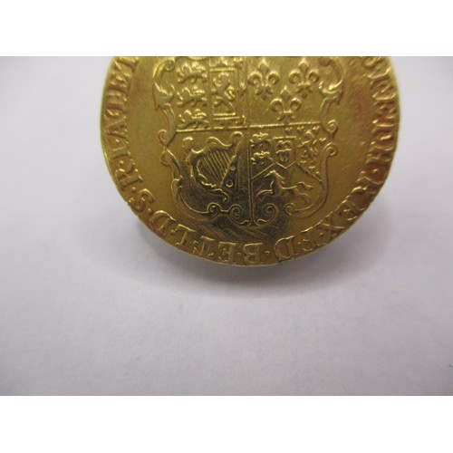 125 - A George III 1785 gold Guinea, approx. weight 8.3g approx. diameter 24mm, in very good + circulated ... 