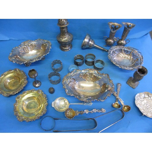 152 - A quantity of antique and later sterling silver and white metal items, most items with hallmarks, al... 