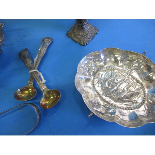 152 - A quantity of antique and later sterling silver and white metal items, most items with hallmarks, al... 