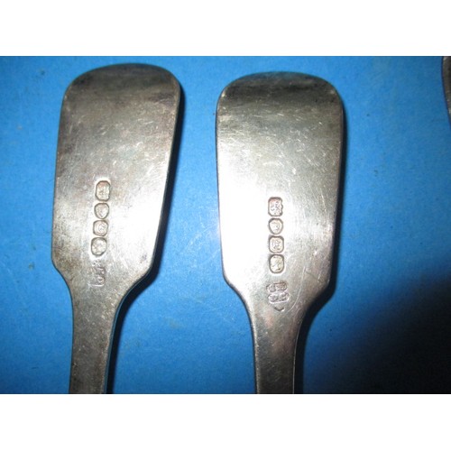 153 - A parcel of mainly antique sterling silver flatware, approx. gross weight 937g to include berry spoo... 