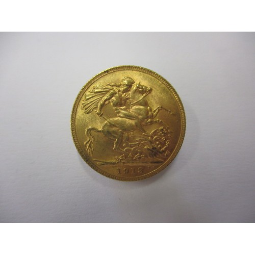 127 - A George V full gold sovereign dated 1913 A good grade circulated coin in presentation box