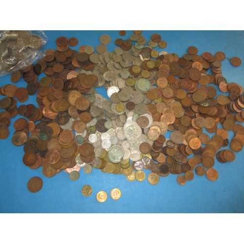 166 - A large quantity of mainly pre-decimal coins, all in circulated condition, approx. parcel weight 7.4... 