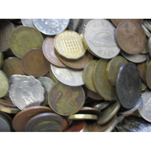 168 - A large quantity of world coins, approx. weight 15kg, all in circulated condition