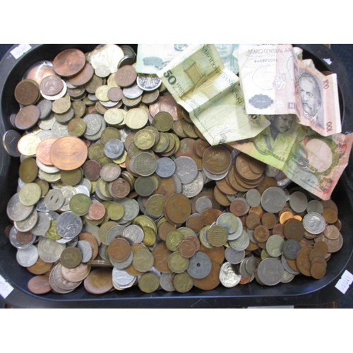 169 - A large quantity of world coins and some bank notes, approx. weight 15.5 kg, all in circulated condi... 