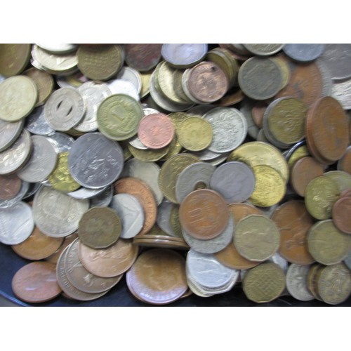 169 - A large quantity of world coins and some bank notes, approx. weight 15.5 kg, all in circulated condi... 