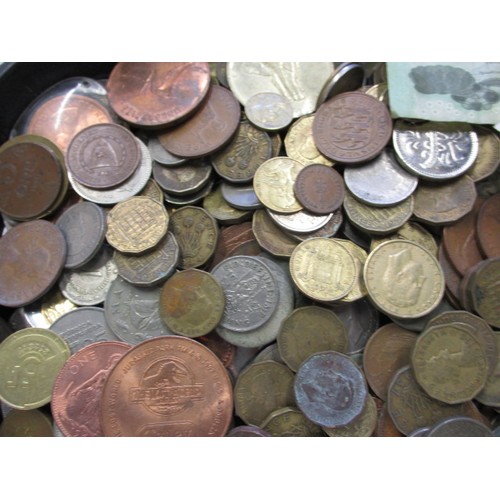 169 - A large quantity of world coins and some bank notes, approx. weight 15.5 kg, all in circulated condi... 