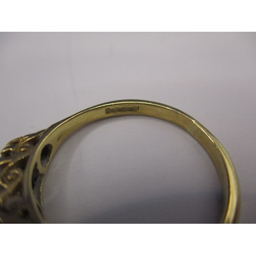 15 - A vintage 18ct yellow gold 5 stone diamond ring, approx. diameter of largest stone 3.95mm, approx. r... 