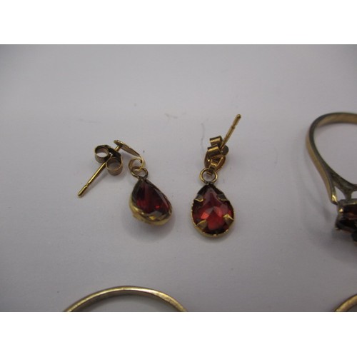 91 - A parcel of 9ct gold jewellery items, to include rings, necklace and earrings, all in good used cond... 