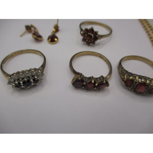 91 - A parcel of 9ct gold jewellery items, to include rings, necklace and earrings, all in good used cond... 