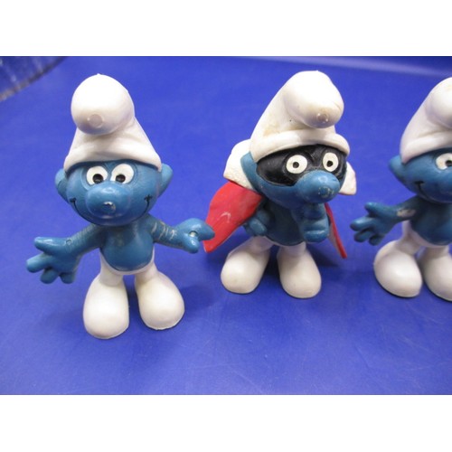 83 - 5 vintage Peyo Schleich Smurfs in good condition with minor age-related marks