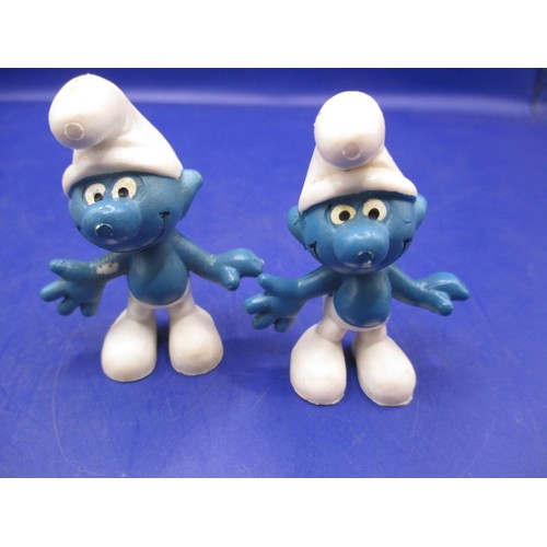 83 - 5 vintage Peyo Schleich Smurfs in good condition with minor age-related marks