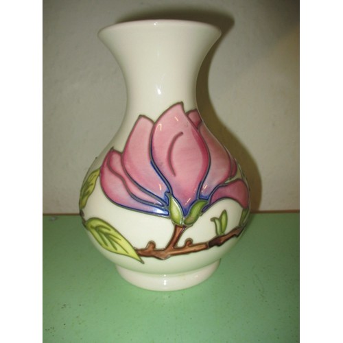 98 - A late 20th century Moorcroft pottery vase, approx. height 16cm in good pre-owned condition