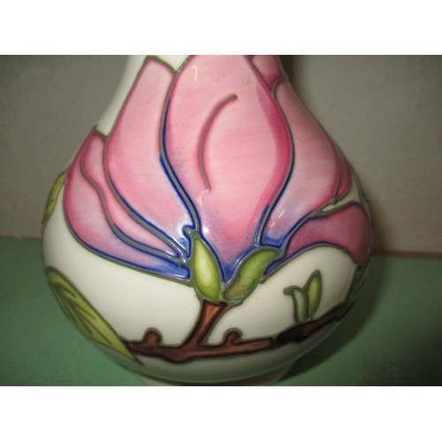 98 - A late 20th century Moorcroft pottery vase, approx. height 16cm in good pre-owned condition