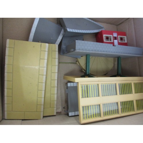 102 - A parcel of ‘00’ gauge model railway items, to include a large quantity of track, all in good used c... 