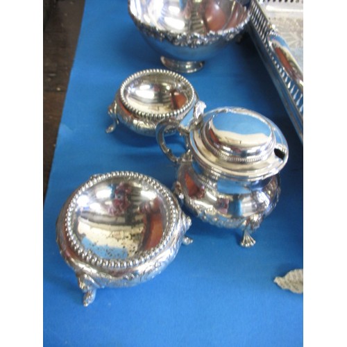 118 - A parcel of silver plated items to include a large good quality rectangular tray, all in used condit... 