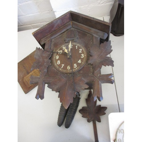 130 - A quantity of vintage clocks to include a black forest example, none tested as to function, all with... 