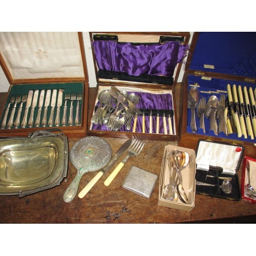 140 - A parcel of vintage boxed cutlery, to include Mappin & Webb, and other interesting items, all in use... 