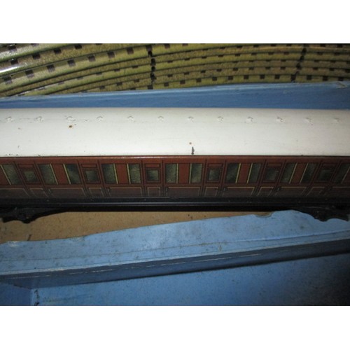 143 - A 1940s Hornby Dublo 3 rail train set, the loco being the Sir Nigel Gresley, in original box, the st... 
