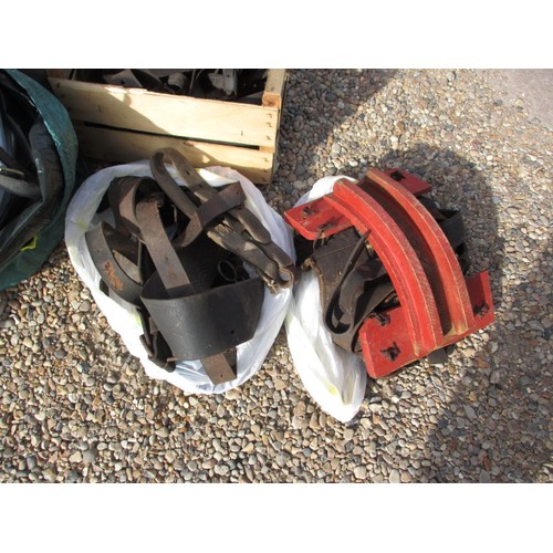 265 - A large quantity of vintage miscellaneous horse tack, all in used condition