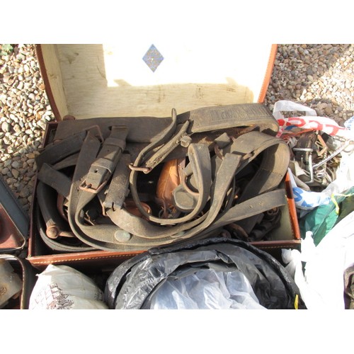 265 - A large quantity of vintage miscellaneous horse tack, all in used condition