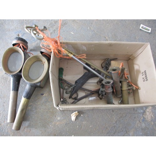 275 - A parcel of miscellaneous equine related items to include carriage lamps and rein guides