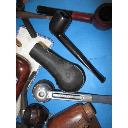 286 - A parcel of vintage pipes and accessories, all in used condition