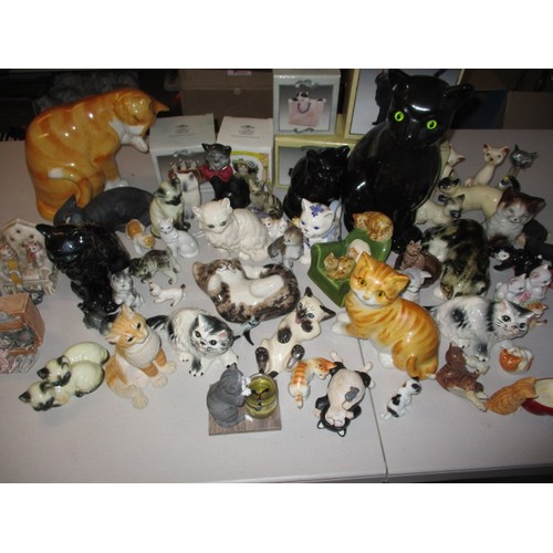 295 - A large quantity of model cat figures, most ceramic, all with no observed damage