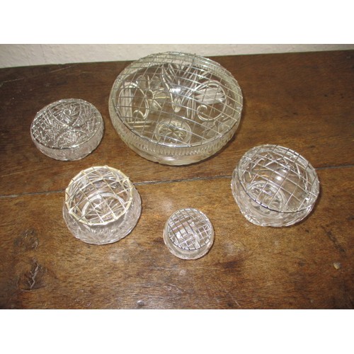 317 - A parcel of glass rose bowls to include a lead crystal example