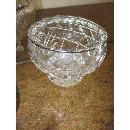 317 - A parcel of glass rose bowls to include a lead crystal example