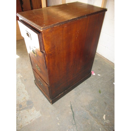 256 - An early 20th century narrow chest of 4 drawers, approx. size H94cm W40cm D71cm, having age-related ... 