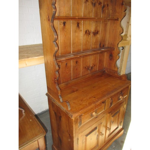 271 - A small country house kitchen pine dresser with removable top rack, in good used condition, approx. ... 