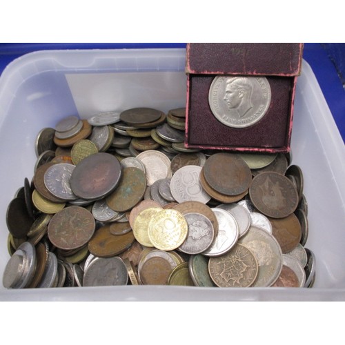 153 - A parcel of world coins, approx. gross weight 4kg, all in circulated condition