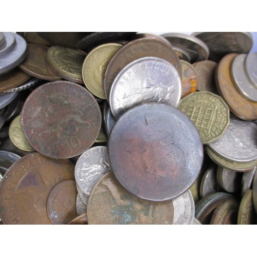 153 - A parcel of world coins, approx. gross weight 4kg, all in circulated condition