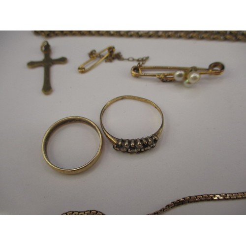 65 - A parcel of 9ct gold and yellow metal jewellery items, approx. parcel weight 34.4g, all in good used... 