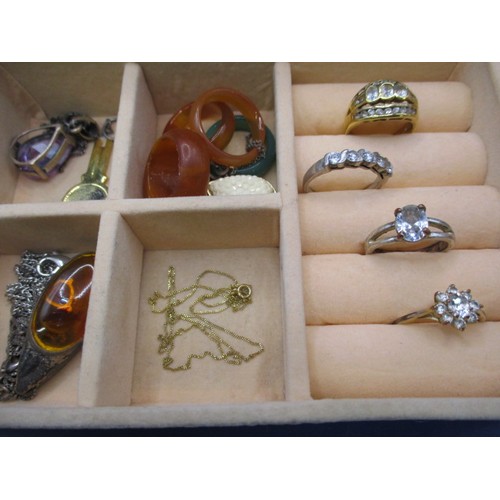 89 - A small jewellery box with contents of costume jewellery, to include 1 small 9ct gold chain, all inn... 