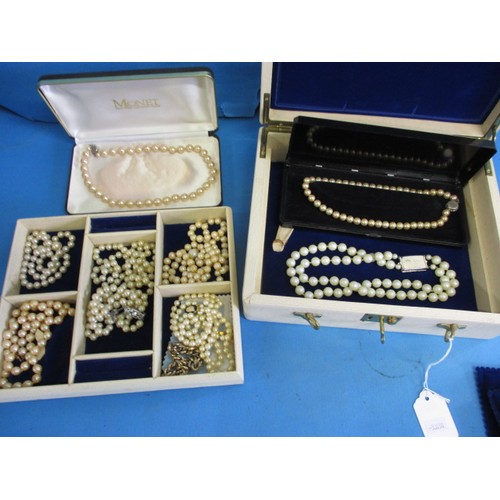 90 - A quantity of vintage ‘pearl’ necklaces, housed in jewellery box, all in pre-owned condition