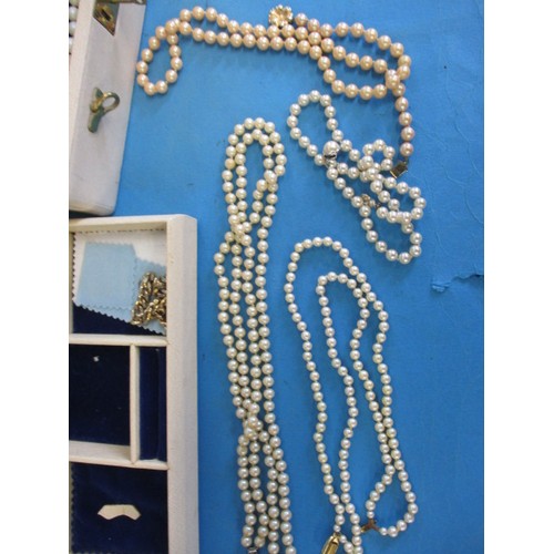 90 - A quantity of vintage ‘pearl’ necklaces, housed in jewellery box, all in pre-owned condition