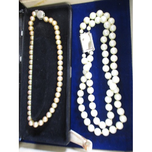 90 - A quantity of vintage ‘pearl’ necklaces, housed in jewellery box, all in pre-owned condition