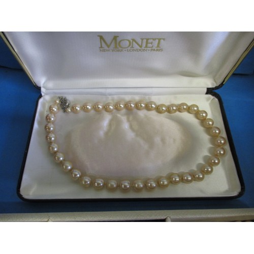 90 - A quantity of vintage ‘pearl’ necklaces, housed in jewellery box, all in pre-owned condition