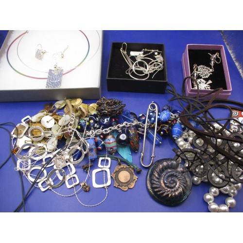 93 - A parcel of costume jewellery to include some silver items, all in good used condition