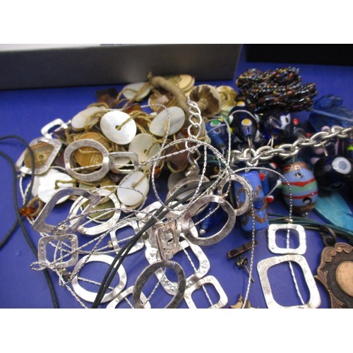 93 - A parcel of costume jewellery to include some silver items, all in good used condition