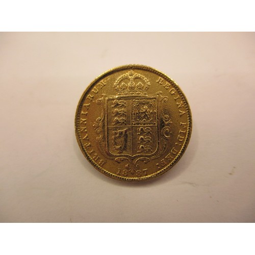 138 - A Victorian gold half sovereign dated 1887, a BV grade coin with good definition of features