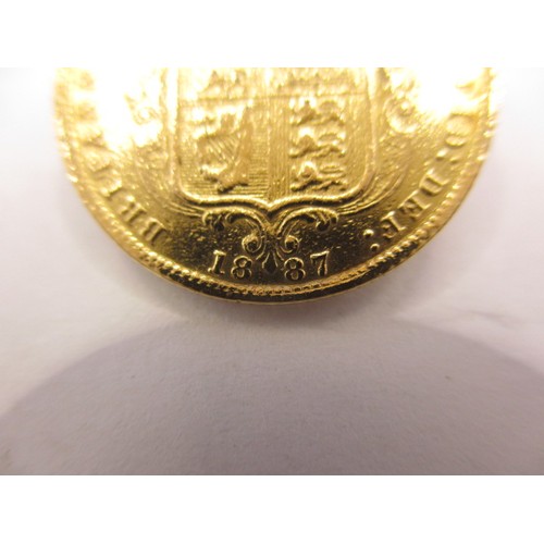 138 - A Victorian gold half sovereign dated 1887, a BV grade coin with good definition of features