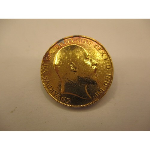 139 - An Edward VII gold half sovereign dated 1910, a BV grade coin with reasonable definition of features