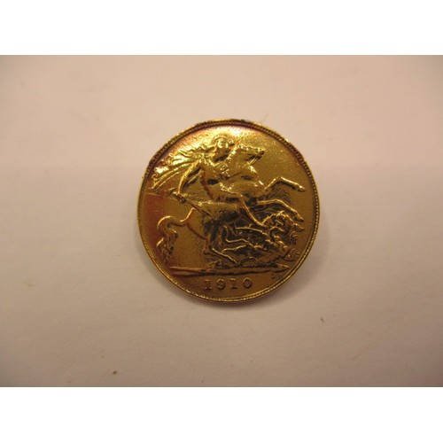 139 - An Edward VII gold half sovereign dated 1910, a BV grade coin with reasonable definition of features