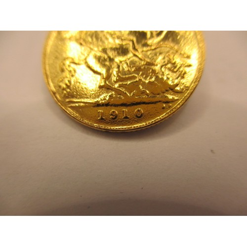 139 - An Edward VII gold half sovereign dated 1910, a BV grade coin with reasonable definition of features