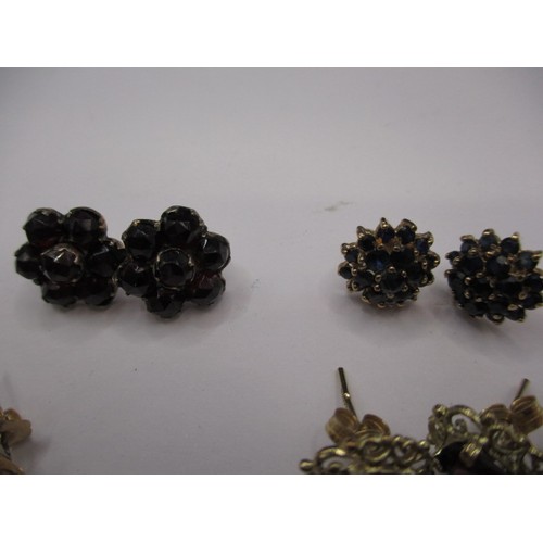 81 - 6 Pairs of vintage stud earrings, all on yellow metal mounts, all in good pre-owned condition