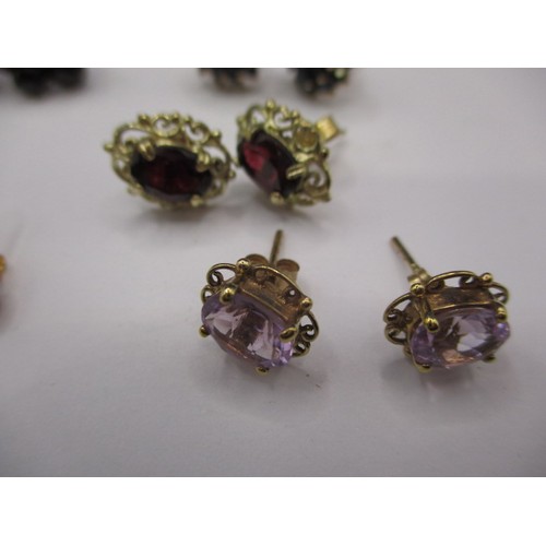 81 - 6 Pairs of vintage stud earrings, all on yellow metal mounts, all in good pre-owned condition